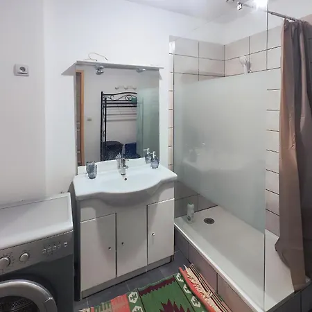 2 Bedroom In Daire *